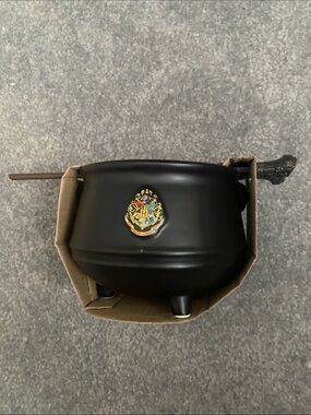 Warner Bros. Harry Potter Black Cauldron Ramen Set with Wand Chopsticks